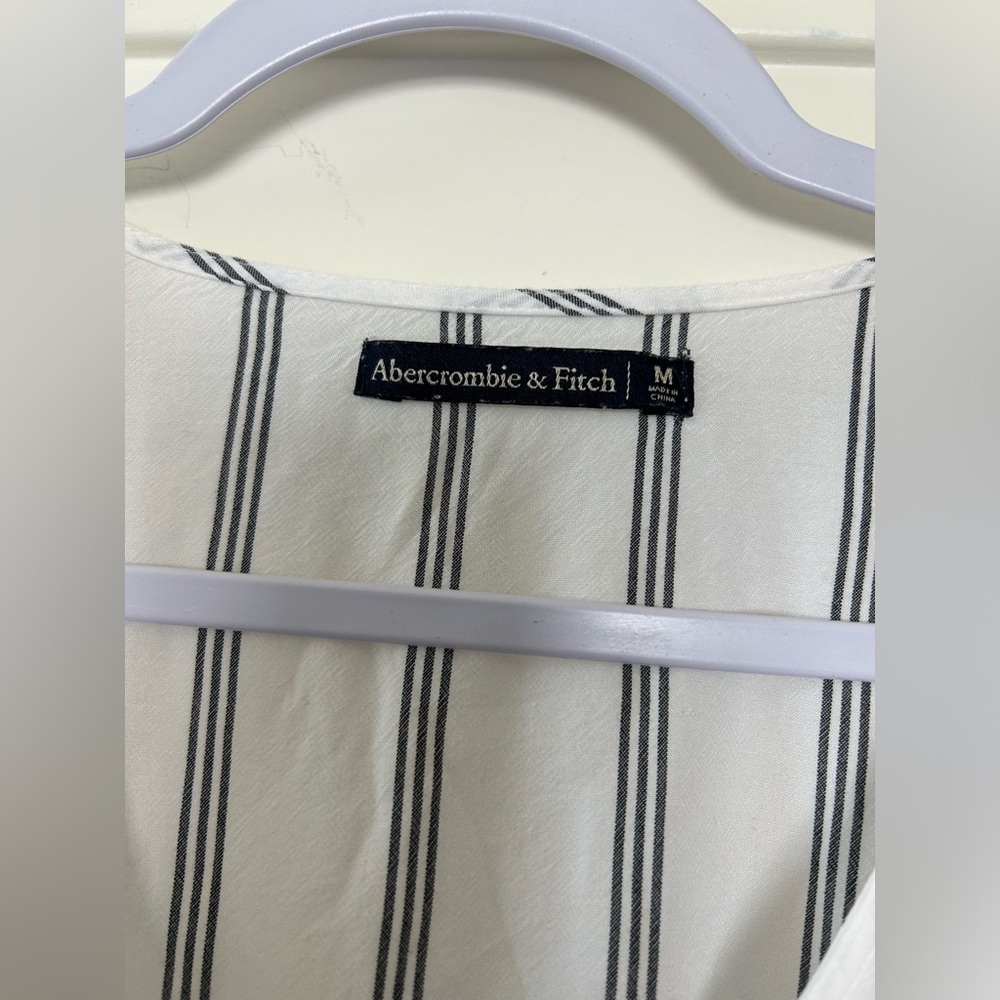 Abercrombie & Fitch White and Gray Puff Sleeve Wrap Blouse - Picture 6 of 10